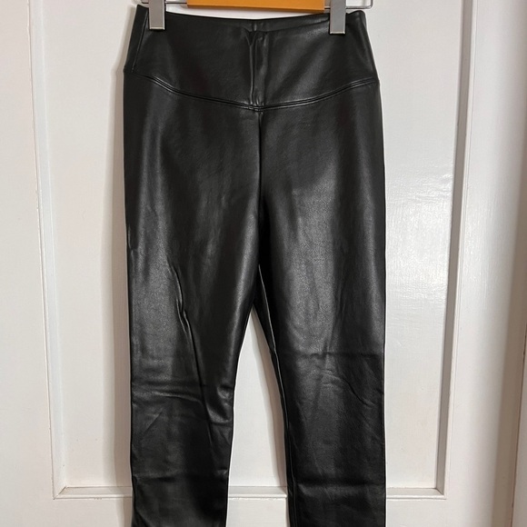 BNWT White House Black Market Vegan Leather Runway Leggings 6P - Picture 2 of 11
